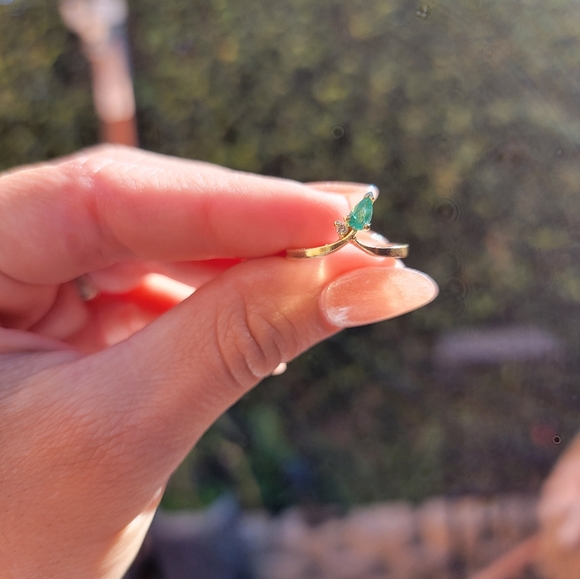 14k Vintage Pointed Emerald and Diamond Ring - Picture 3 of 5